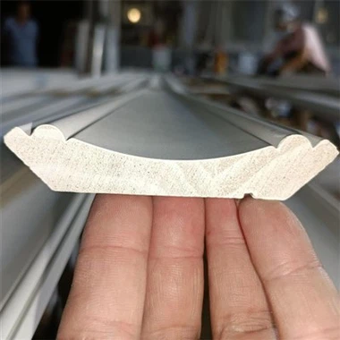 Kvaliteetsed krunditud puidust kroonliistud lae jaoks